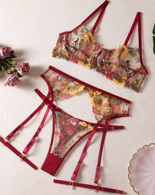 French lingerie set 3 pieces Claire™: Elegance and sensuality for every occasion!