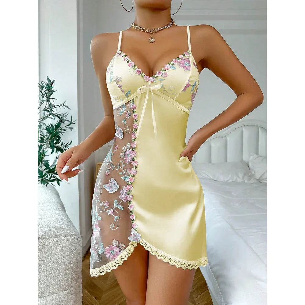 Elegant Lia™ Nightgown with Refined Floral Pattern